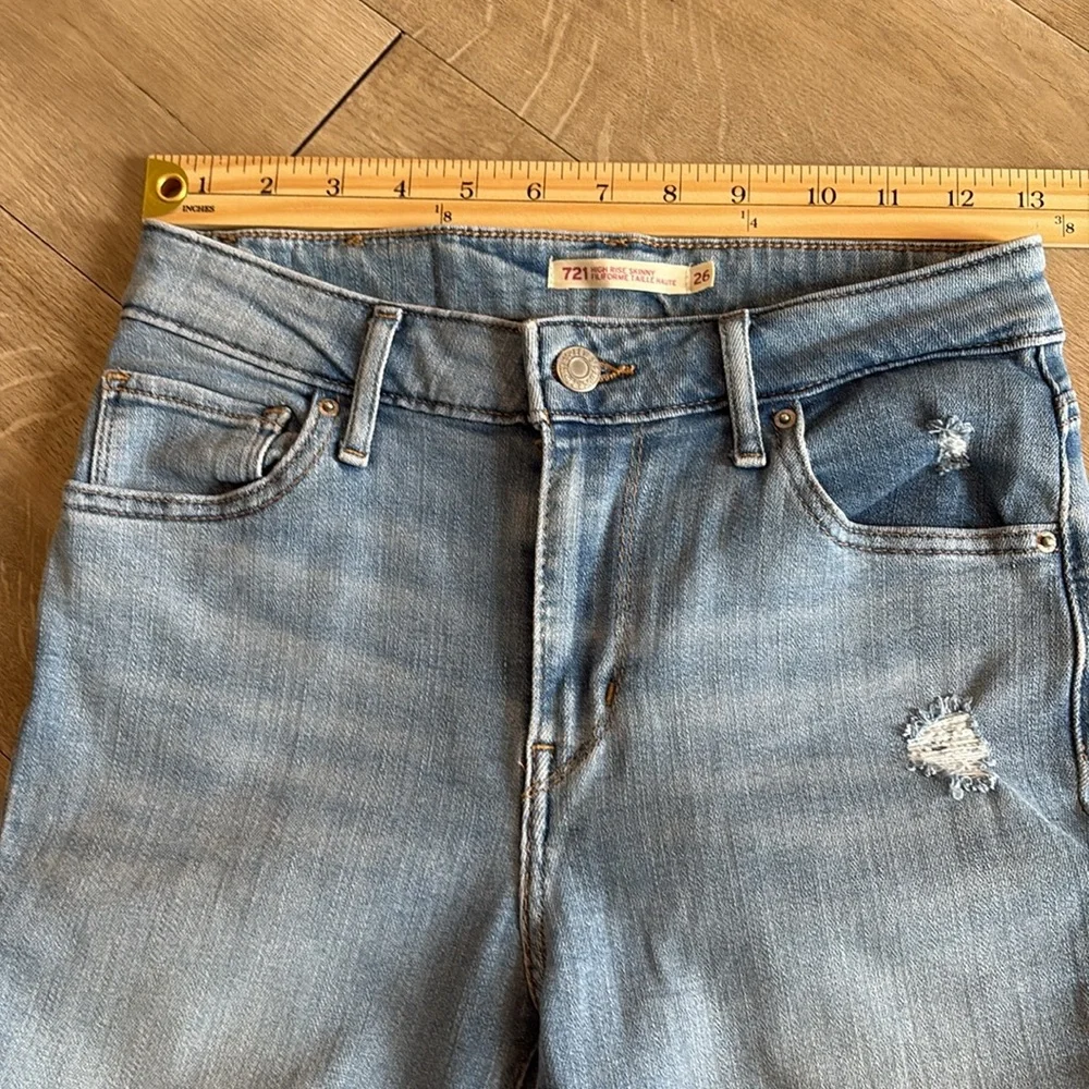 Levi’s High Rise Distressed Skinny Jeans 26x31” Lightwash - Picture 3 of 11
